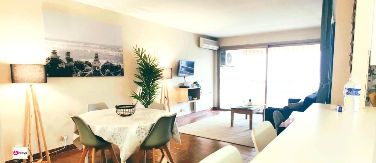 Grand Studio Azur Avec Terrasse - Vieil أنتيب المظهر الخارجي الصورة