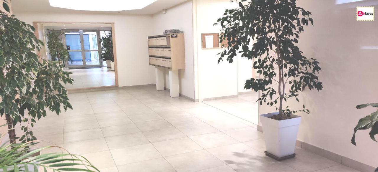 Grand Studio Azur Avec Terrasse - Vieil أنتيب المظهر الخارجي الصورة